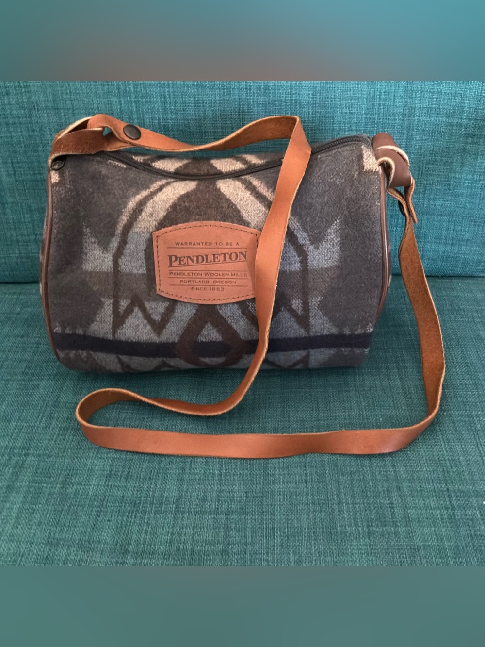Pendleton Gray Southwestern Pattern Leather Strap Travel Kit Makeup Wool Bag